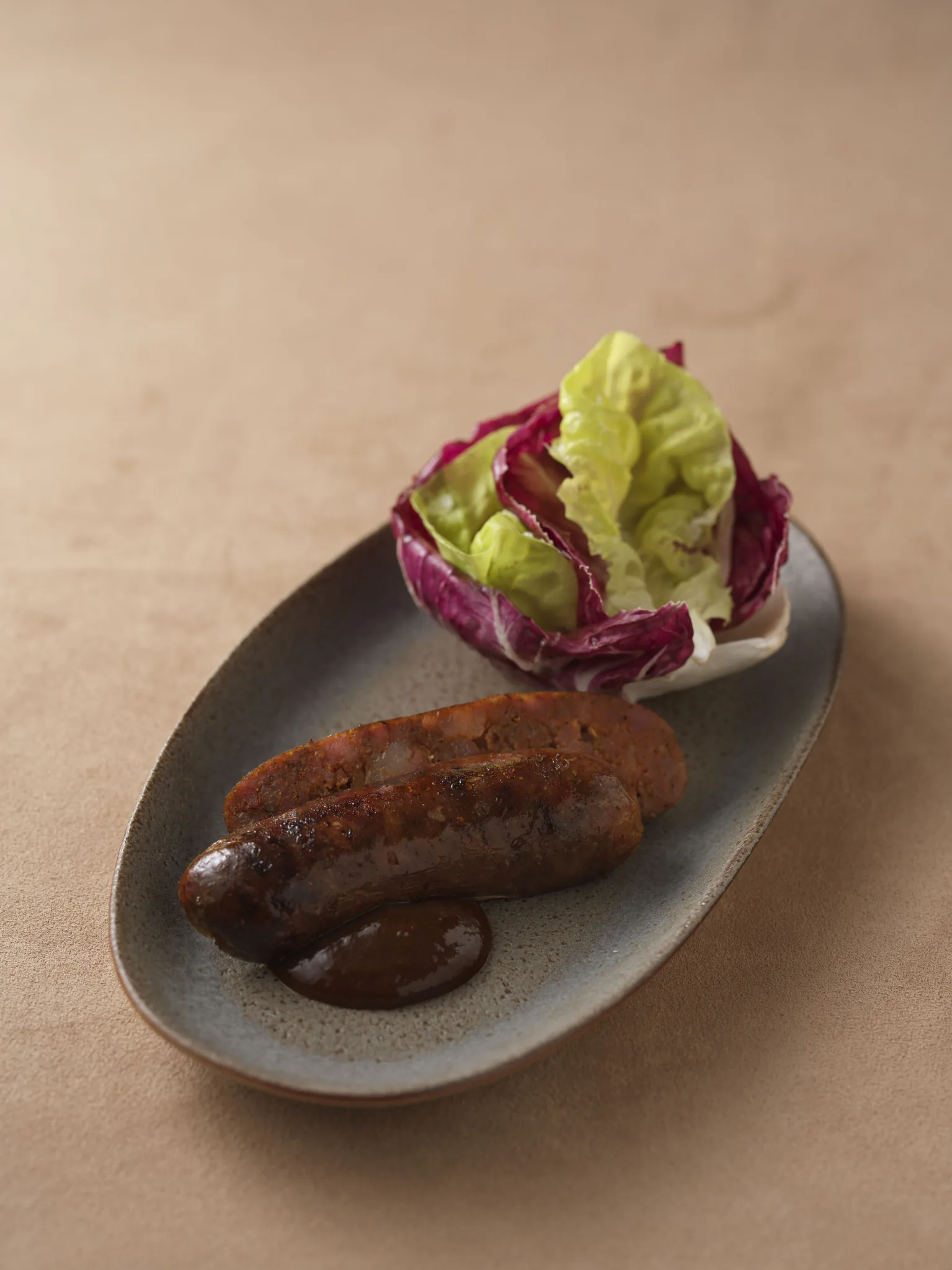 香料香腸．⾃製燒烤醬